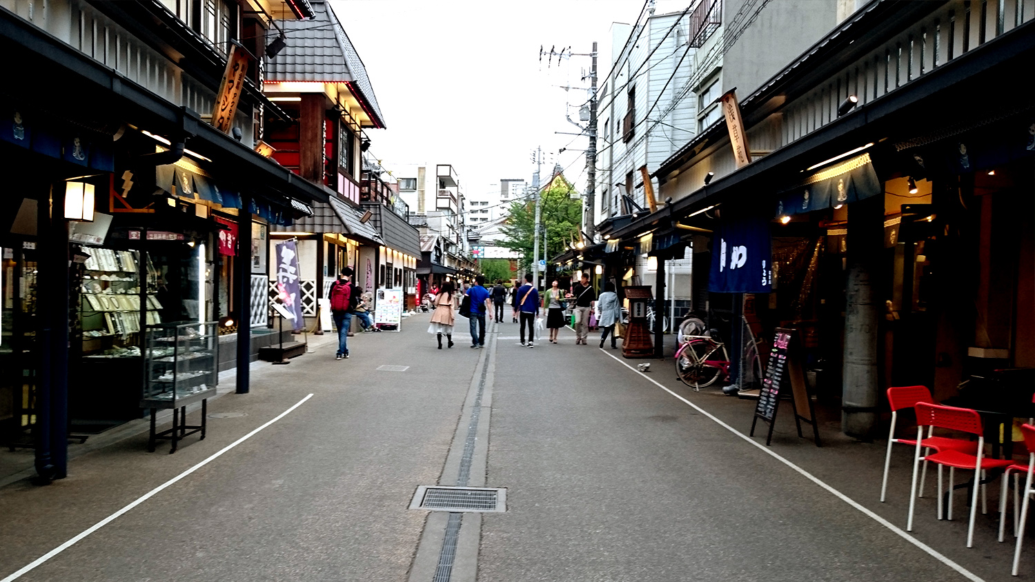 Hanayashiki Street